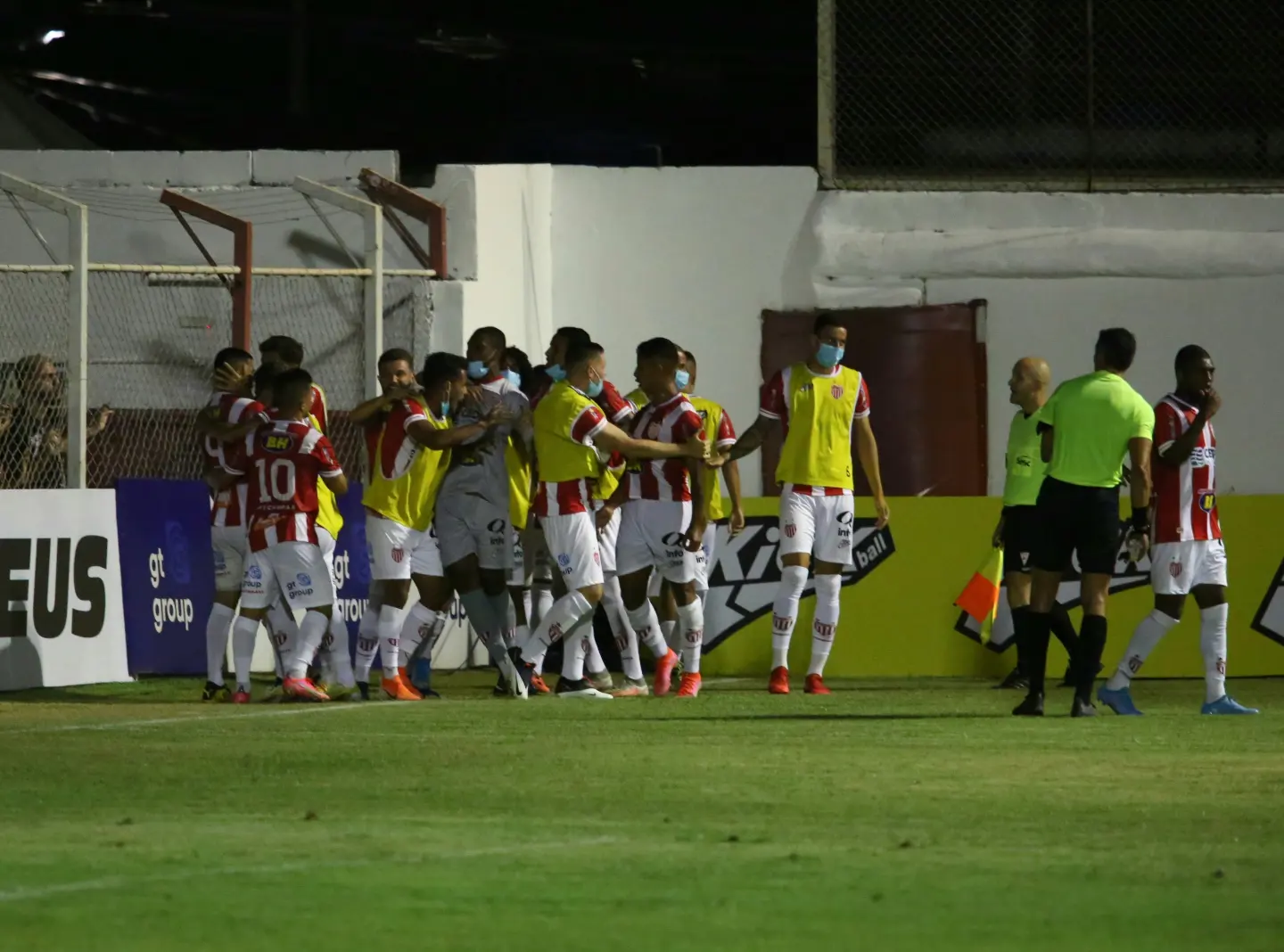 Leão do Bonfim abre o placar contra o Atlético Mineiro com gol de Thiago Mosquito