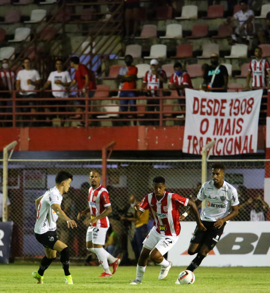 Wesley Hudson se destaca na estreia do Villa Nova frente ao Atlético Mineiro