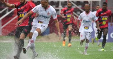 Villa Nova e Pouso Alegre empatam no Sul de Minas pelo Cmapeonato Mineiro pera\nte gramado em péssimas condições pela chuva
