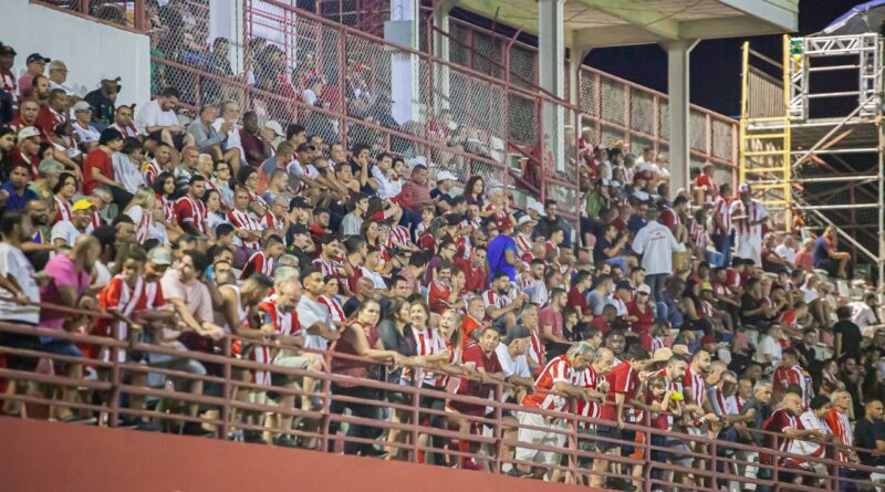 Torcida do Villa Nova contra o Ipatinga no Alçapão do Bonfim